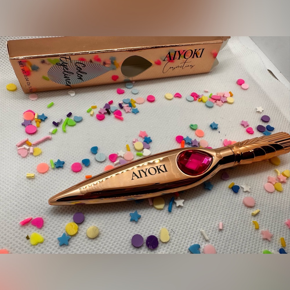 Pink Chibiusa color eyeliner